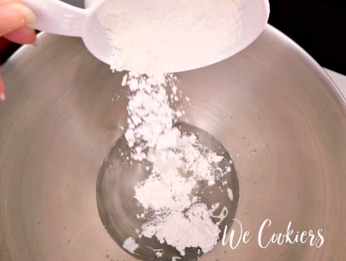 4. Add meringue powder to water