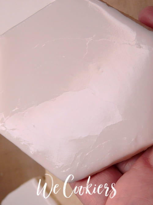 There's a couple of reasons why your royal icing can develop cracks. Here's some answers to assist this problem.