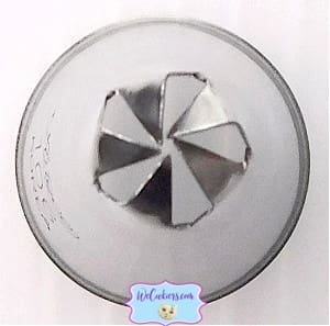 Drop Flower tip, also known as a closed star. The difference between an open star tip is the lines are closer together with a closed flower tip. Drop Flower tip, also known as a closed star. The difference between an open star tip is the lines are closer together with a closed flower tip.