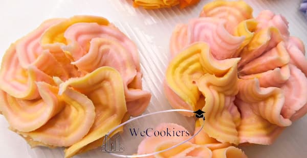 These are buttercream flowers made with a Russian ball piping tip. Piped with two different techniques. They have a ribbed effect.