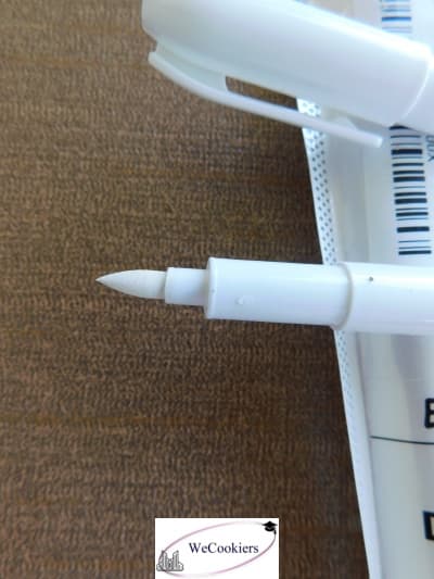 These white edible food color markers for the 4th of July cookies work great! They have a medium-firm brush tip.