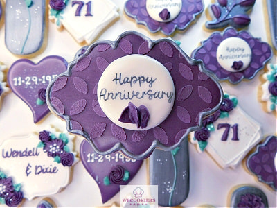 Cookie stenciling techniques, the scraping method was decorated in a dark mauve color